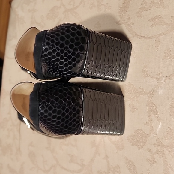 Louise etcie heels size 8.5 used but run smaller - Picture 4 of 10